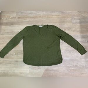 Reitmans - Long Sleeve Lightweight V-Neck Sweater - Green - Size Medium